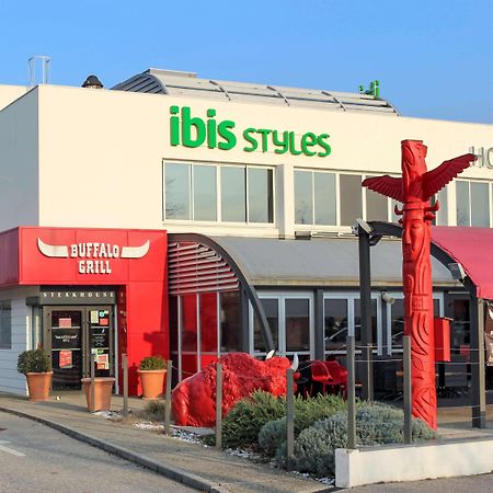 Отель Ibis Styles Crolles Grenoble A41 Экстерьер фото