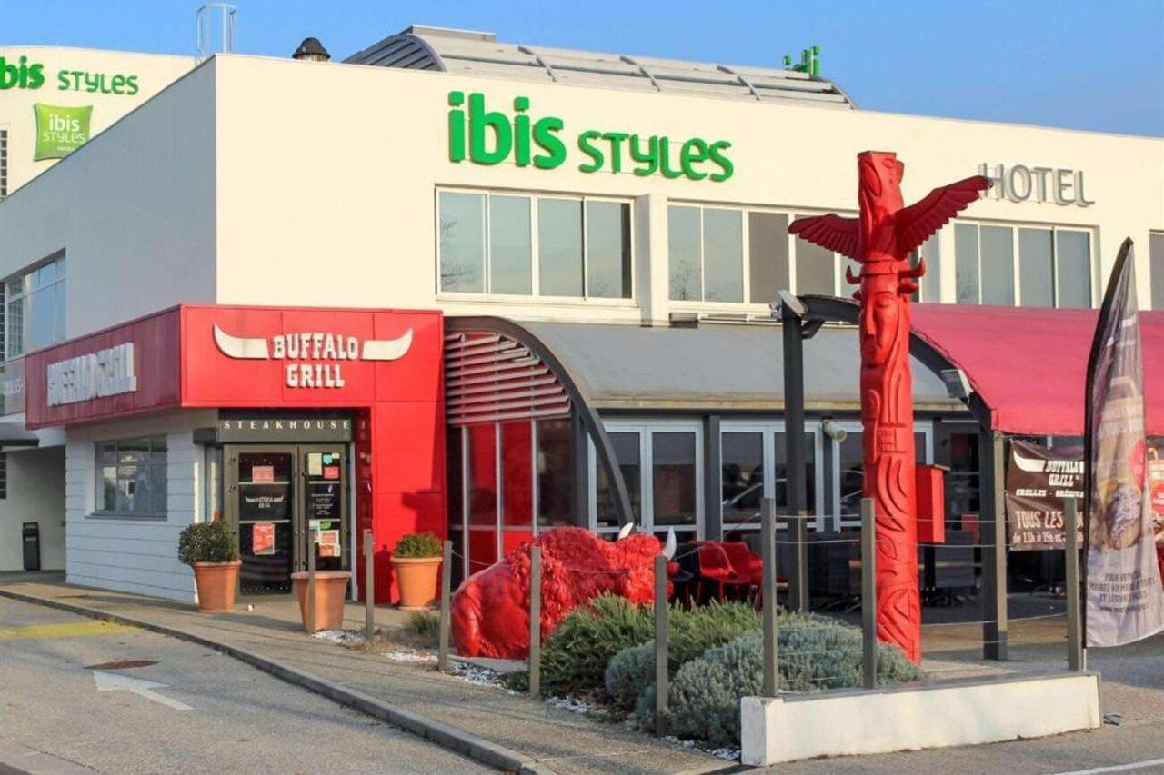 Отель Ibis Styles Crolles Grenoble A41 Экстерьер фото